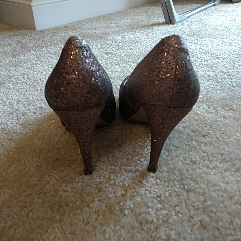 Heels - Picture 4 of 4
